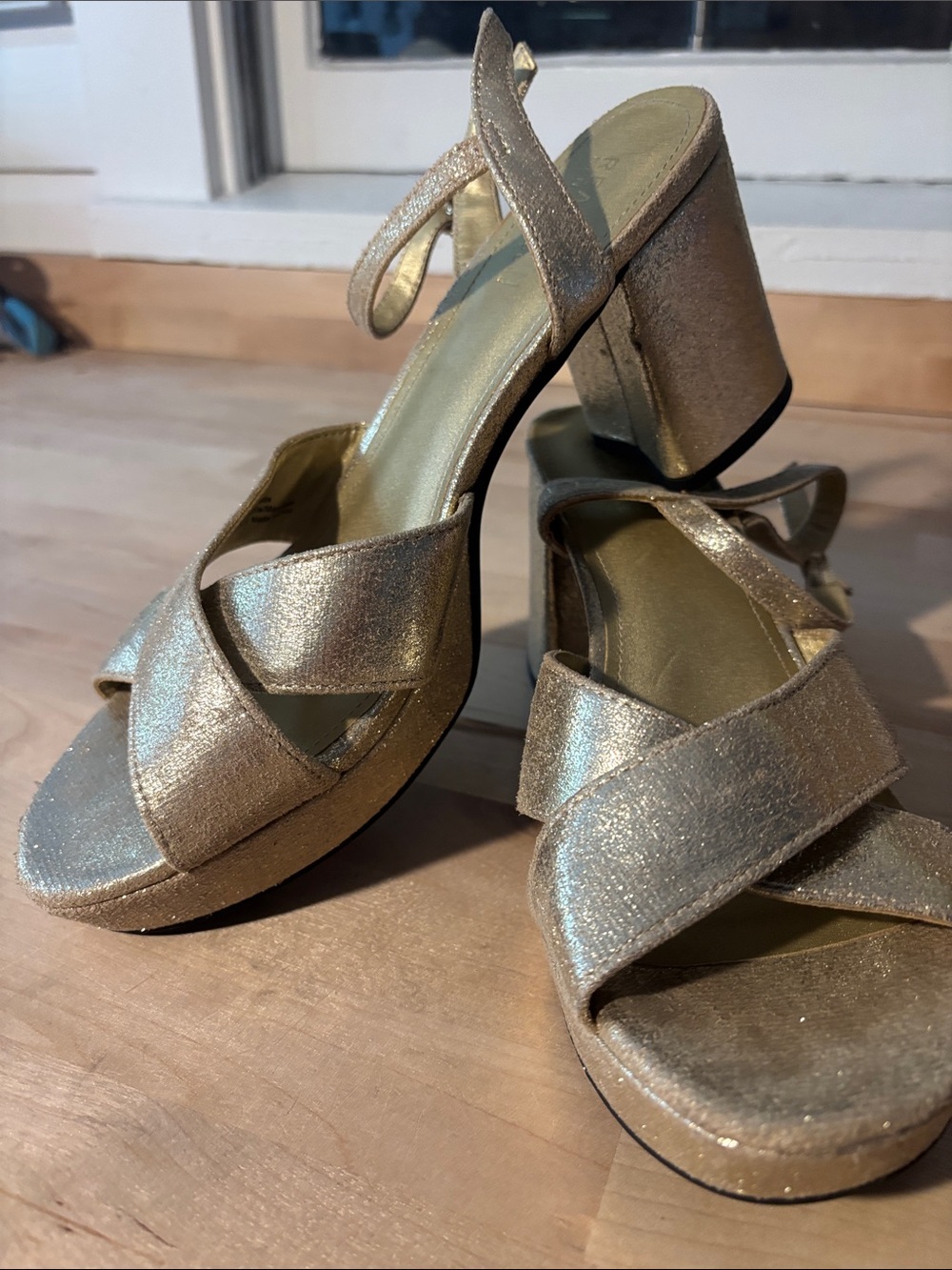 Reaction Kenneth Cole Metallic Gold Platform Block Heels size 10
